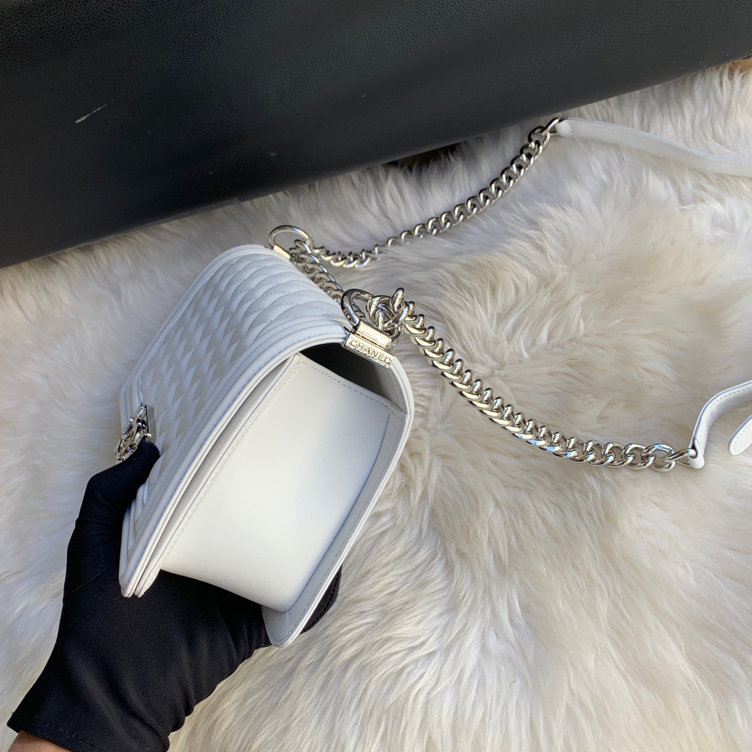 A67086, CHANEL BOY CHANEL HANDBAG, LAMBSKIN