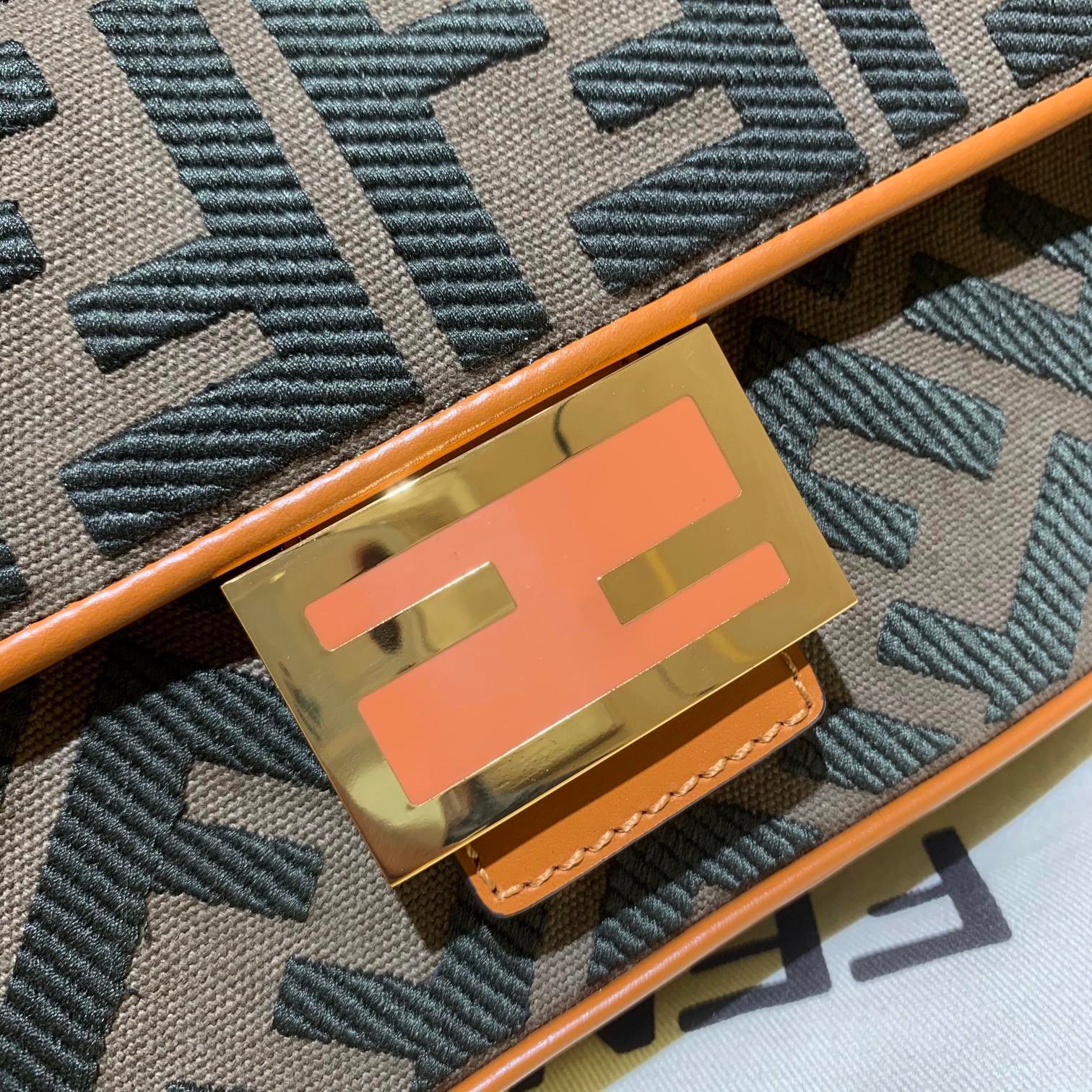 BAGUETTE , FENDI Natural straw bag