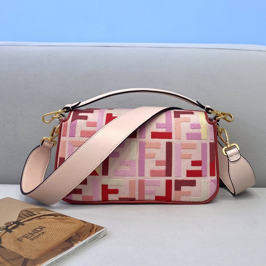 BAGUETTE , FENDI