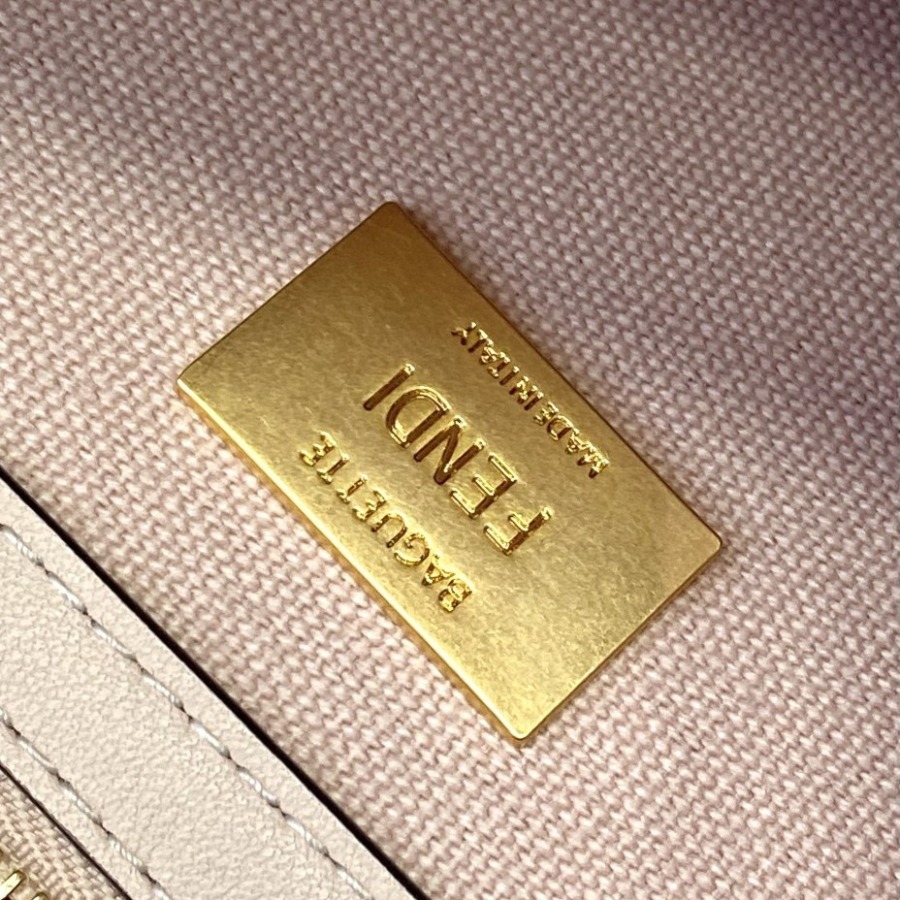 BAGUETTE , FENDI