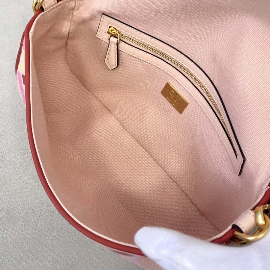 BAGUETTE , FENDI