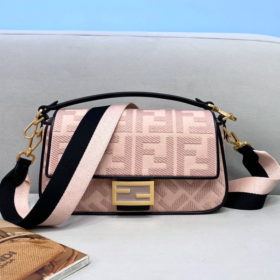 BAGUETTE , FENDI