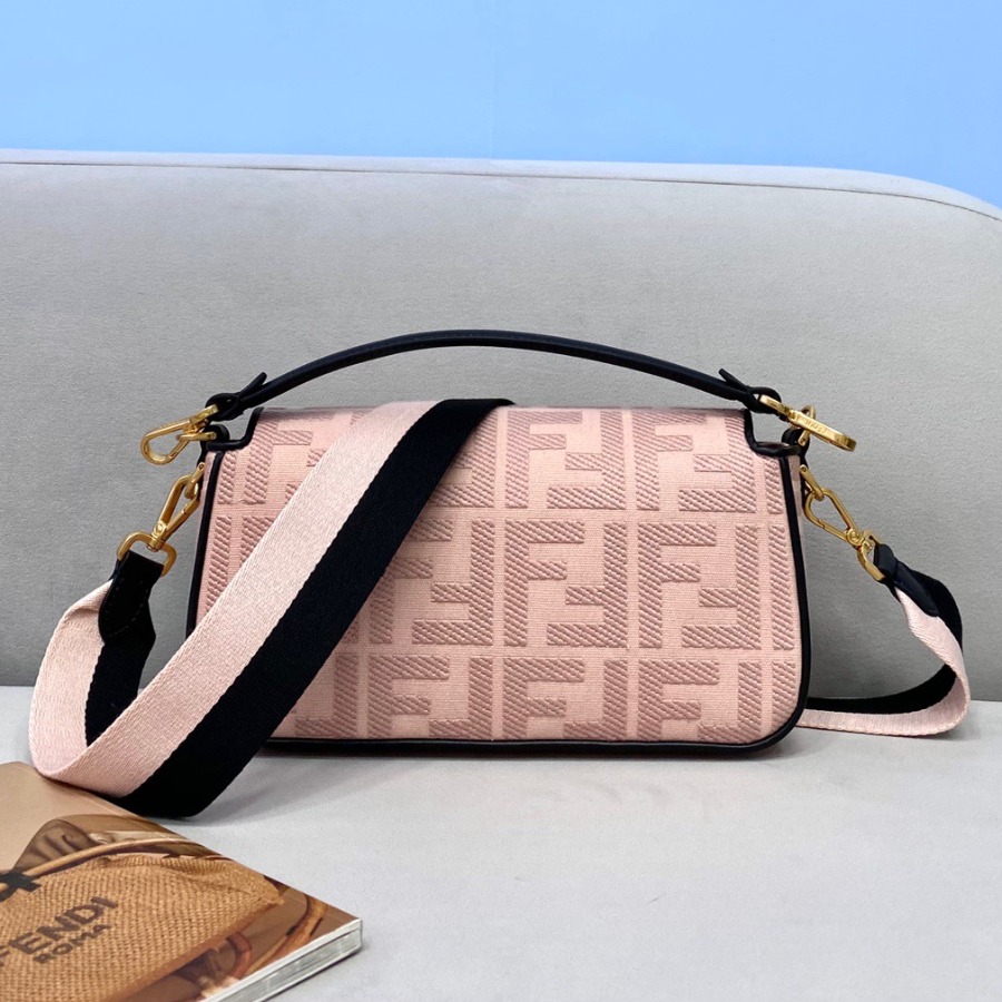 BAGUETTE , FENDI