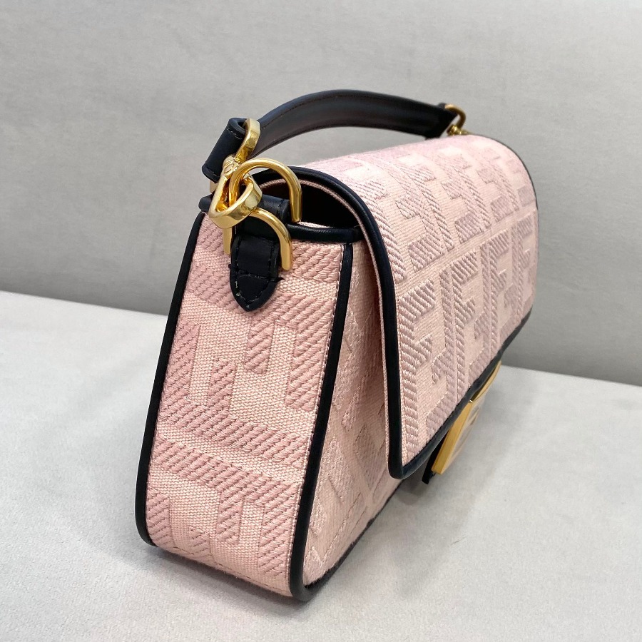 BAGUETTE , FENDI