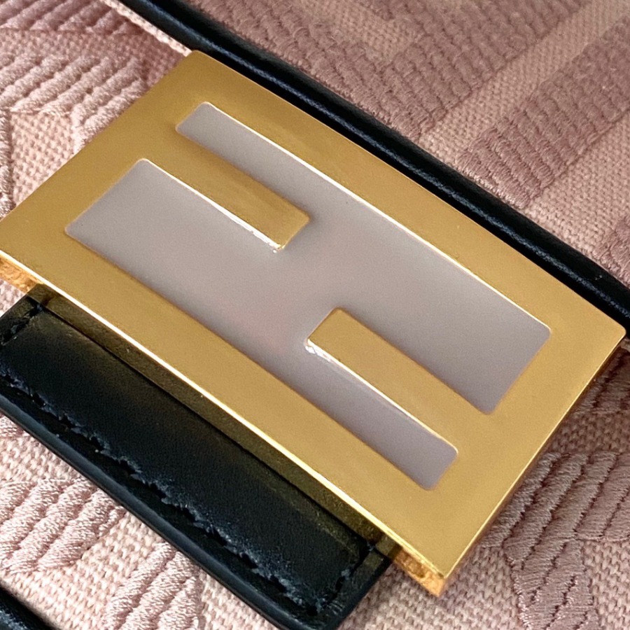 BAGUETTE , FENDI