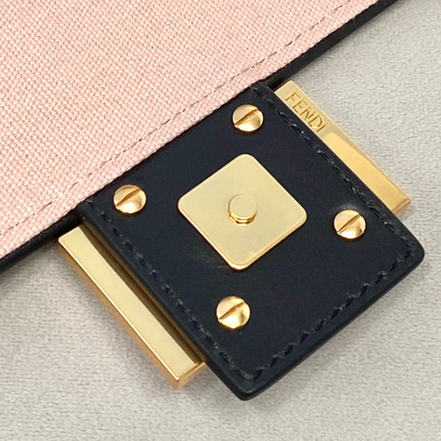 BAGUETTE , FENDI