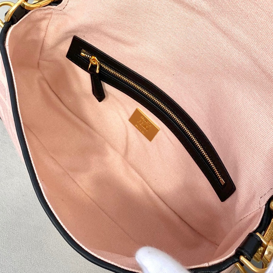 BAGUETTE , FENDI