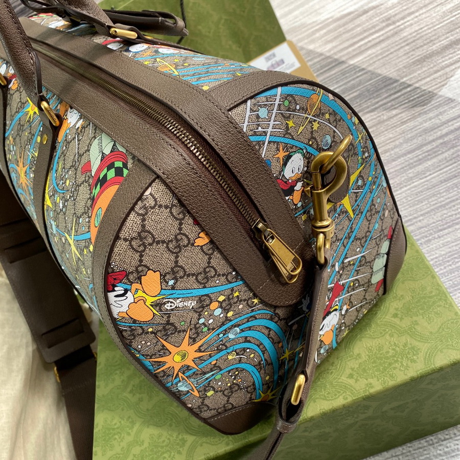 648085 Disney x Gucci Donald Duck duffle bag, gucci Duffle Bags for Men