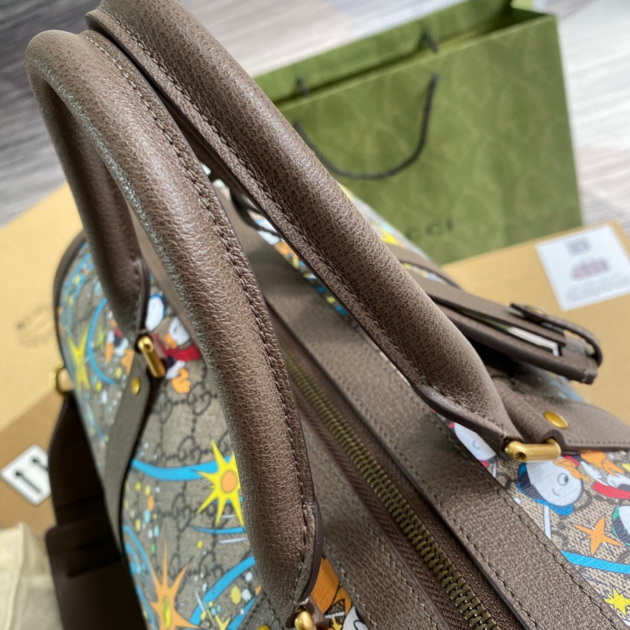 648085 Disney x Gucci Donald Duck duffle bag, gucci Duffle Bags for Men