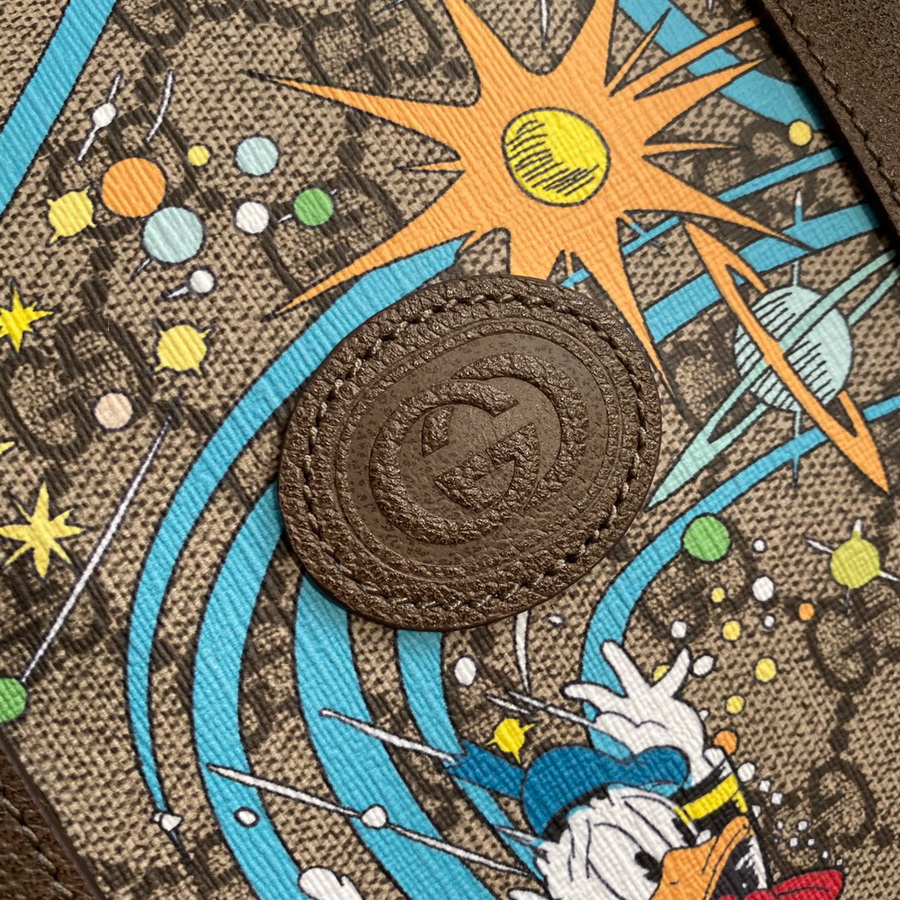 648085 Disney x Gucci Donald Duck duffle bag, gucci Duffle Bags for Men