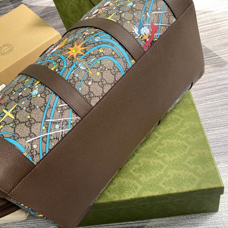 648085 Disney x Gucci Donald Duck duffle bag, gucci Duffle Bags for Men