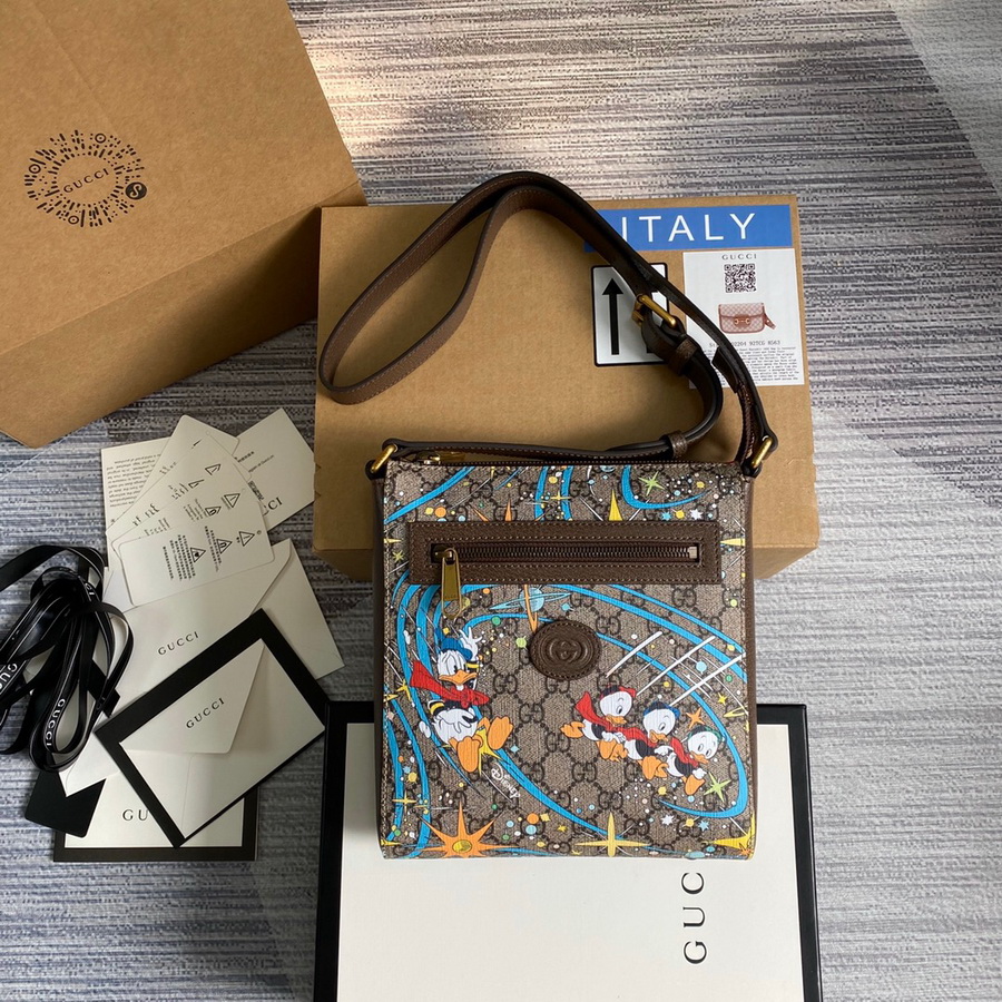 645054 Disney x Gucci Donald Duck messenger bag