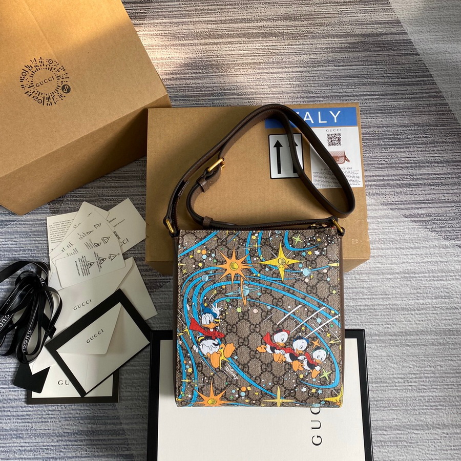 645054 Disney x Gucci Donald Duck messenger bag
