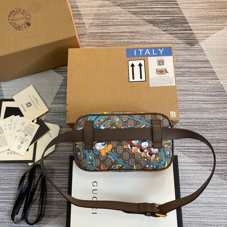 602695 Disney x Gucci Donald Duck print belt bag