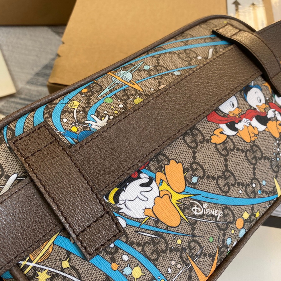 602695 Disney x Gucci Donald Duck print belt bag