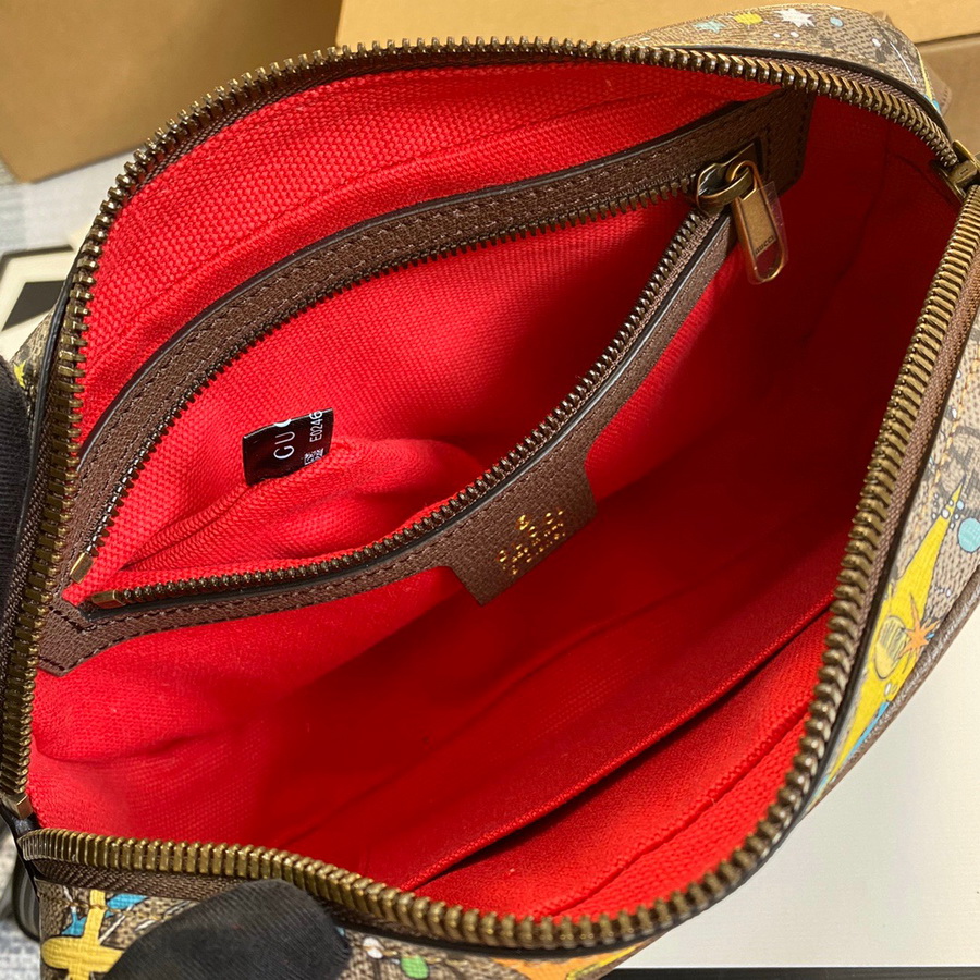 602695 Disney x Gucci Donald Duck print belt bag