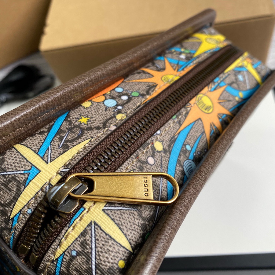 647929  Disney x Gucci Donald Duck cosmetic case