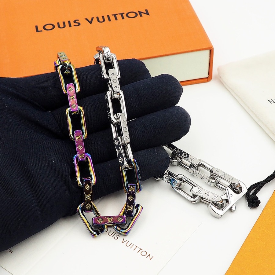 Necklaces, Louis Vuitton LV