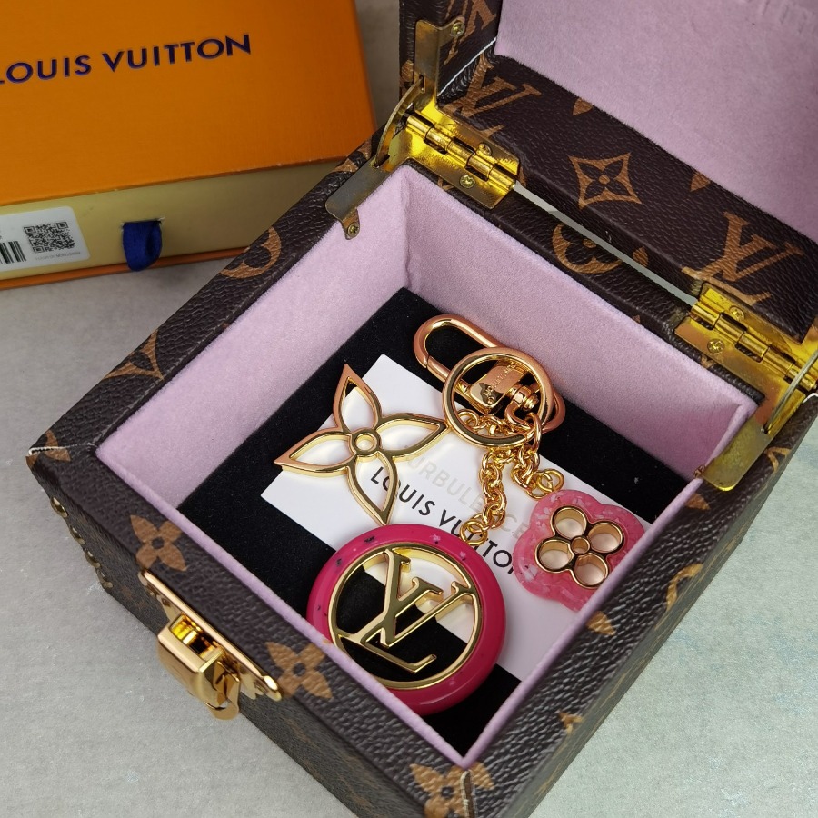 Louis Vuitton LV, key chain
