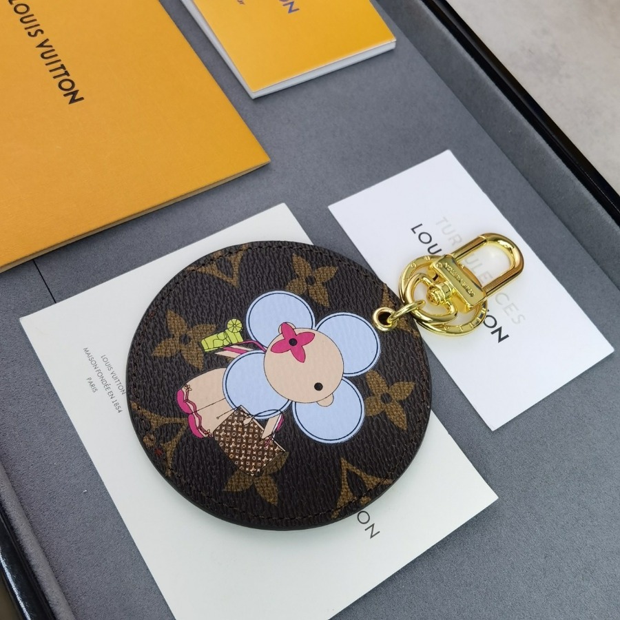 Louis Vuitton LV, key chain