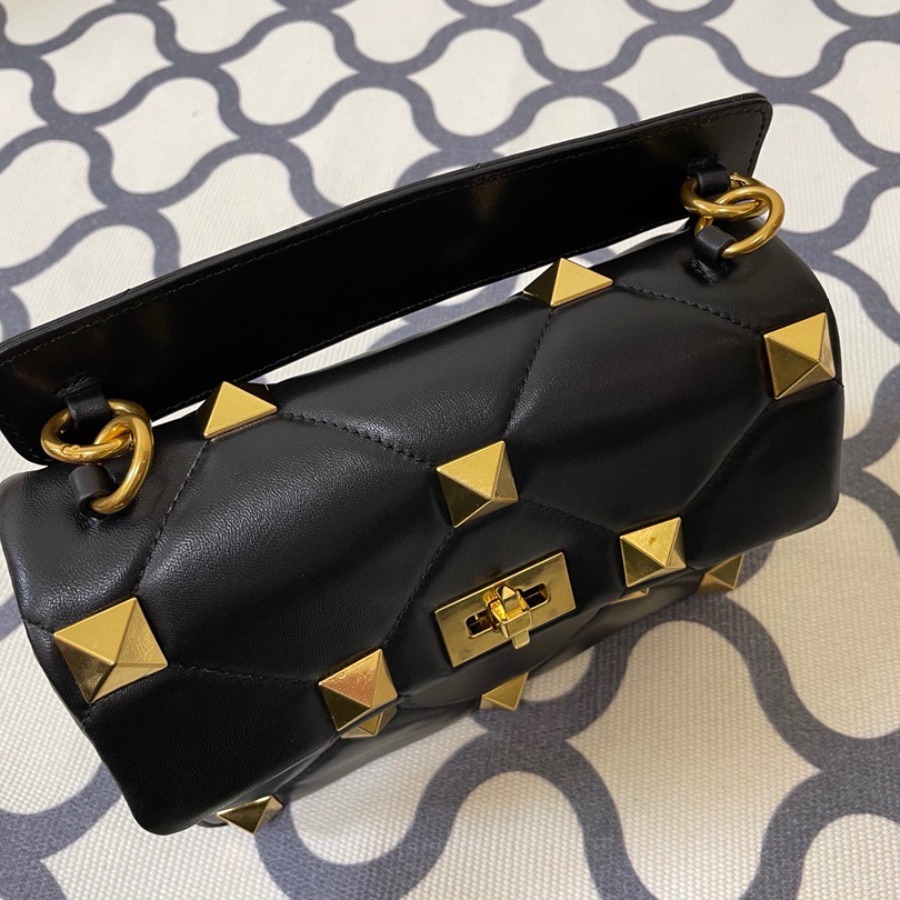 MEDIUM ROMAN STUD THE SHOULDER BAG IN NAPPA WITH CHAIN, Valentino bag