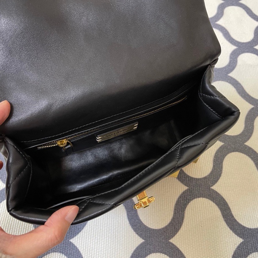 MEDIUM ROMAN STUD THE SHOULDER BAG IN NAPPA WITH CHAIN, Valentino bag