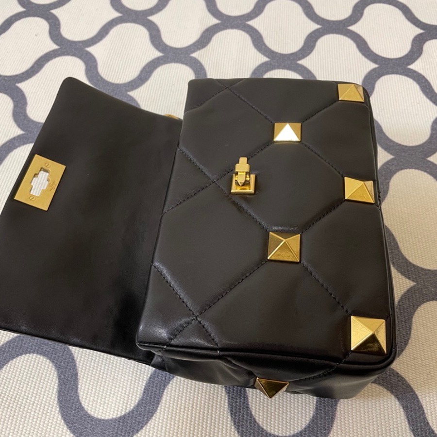MEDIUM ROMAN STUD THE SHOULDER BAG IN NAPPA WITH CHAIN, Valentino bag
