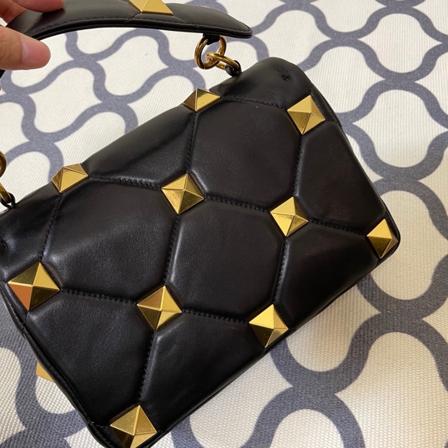 MEDIUM ROMAN STUD THE SHOULDER BAG IN NAPPA WITH CHAIN, Valentino bag