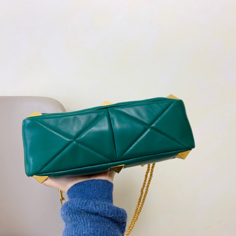 MEDIUM ROMAN STUD THE SHOULDER BAG IN NAPPA WITH CHAIN, Valentino bag