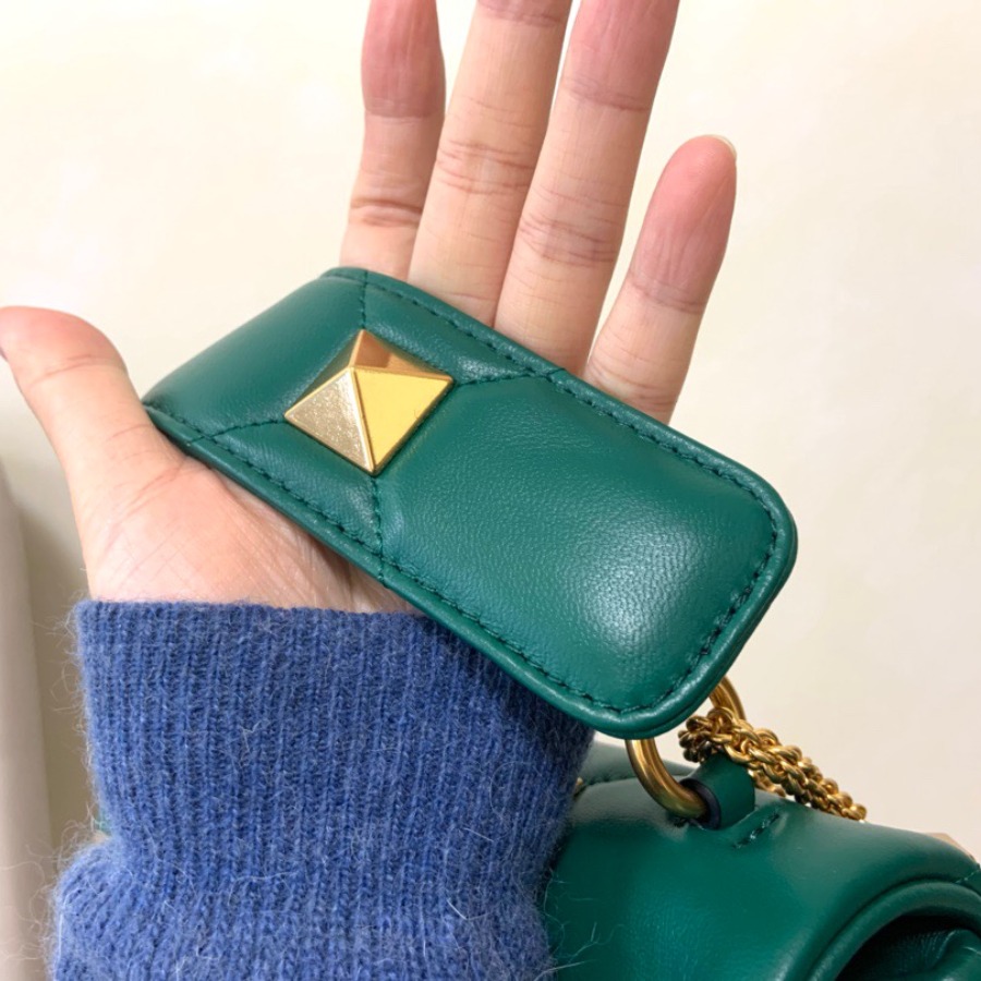 MEDIUM ROMAN STUD THE SHOULDER BAG IN NAPPA WITH CHAIN, Valentino bag