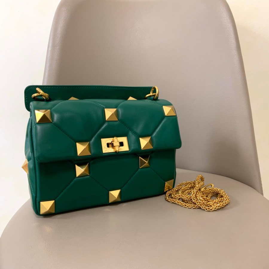 MEDIUM ROMAN STUD THE SHOULDER BAG IN NAPPA WITH CHAIN, Valentino bag