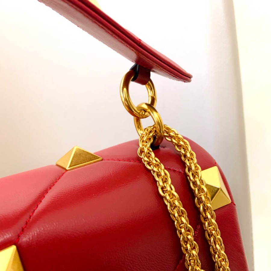 MEDIUM ROMAN STUD THE SHOULDER BAG IN NAPPA WITH CHAIN, Valentino bag