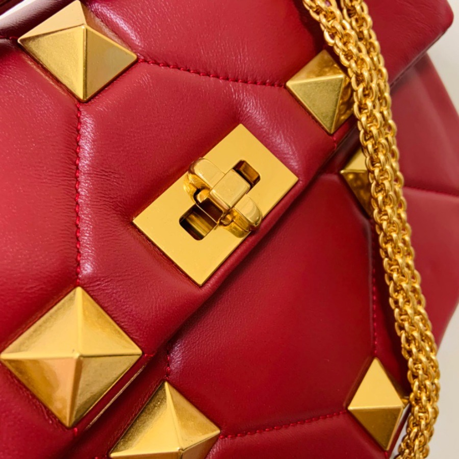 MEDIUM ROMAN STUD THE SHOULDER BAG IN NAPPA WITH CHAIN, Valentino bag