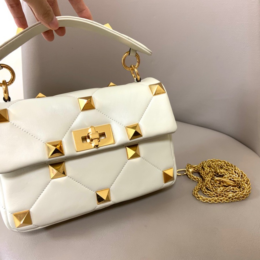 MEDIUM ROMAN STUD THE SHOULDER BAG IN NAPPA WITH CHAIN, Valentino bag