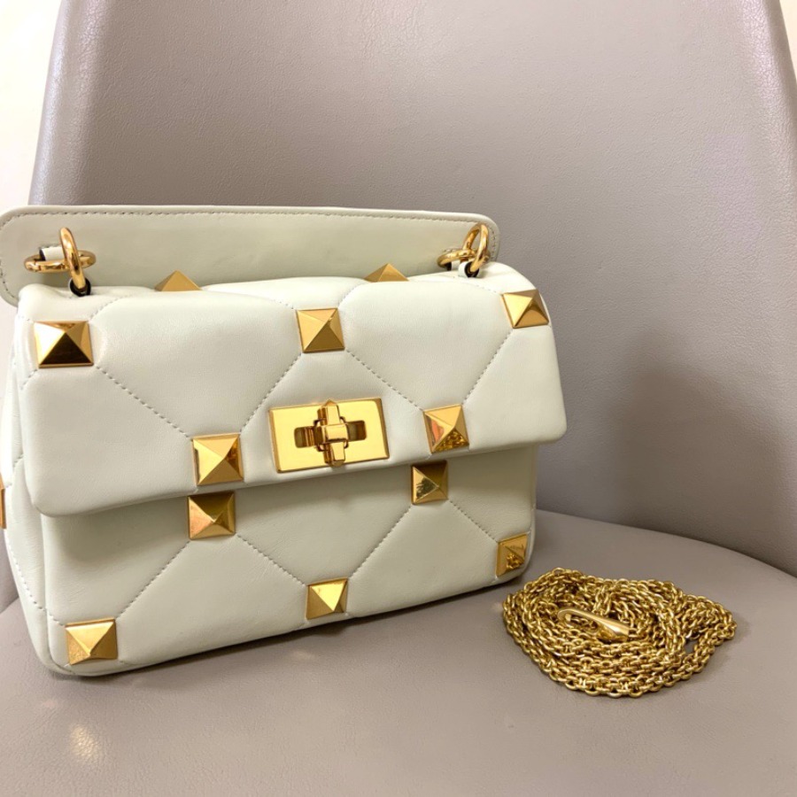 MEDIUM ROMAN STUD THE SHOULDER BAG IN NAPPA WITH CHAIN, Valentino bag