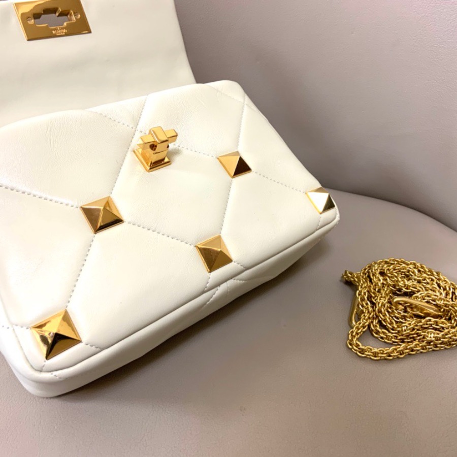 MEDIUM ROMAN STUD THE SHOULDER BAG IN NAPPA WITH CHAIN, Valentino bag