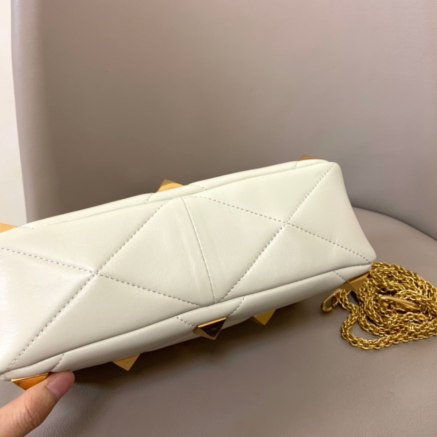MEDIUM ROMAN STUD THE SHOULDER BAG IN NAPPA WITH CHAIN, Valentino bag