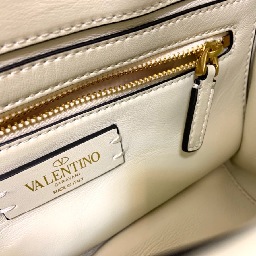 MEDIUM ROMAN STUD THE SHOULDER BAG IN NAPPA WITH CHAIN, Valentino bag