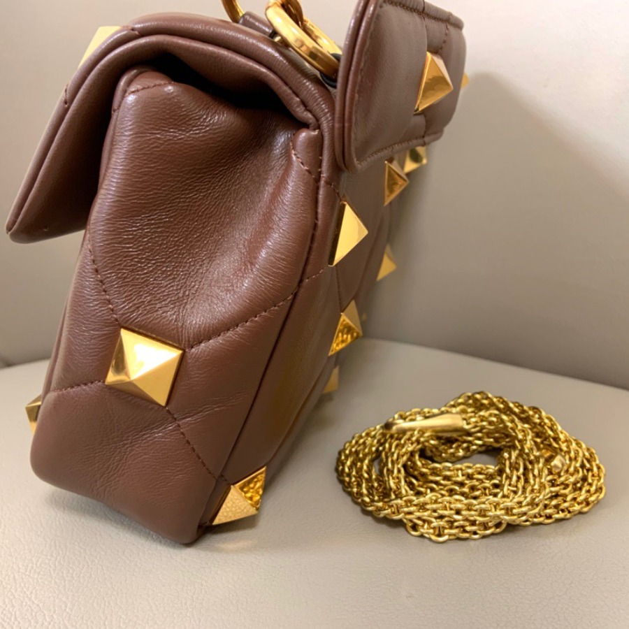 MEDIUM ROMAN STUD THE SHOULDER BAG IN NAPPA WITH CHAIN, Valentino bag