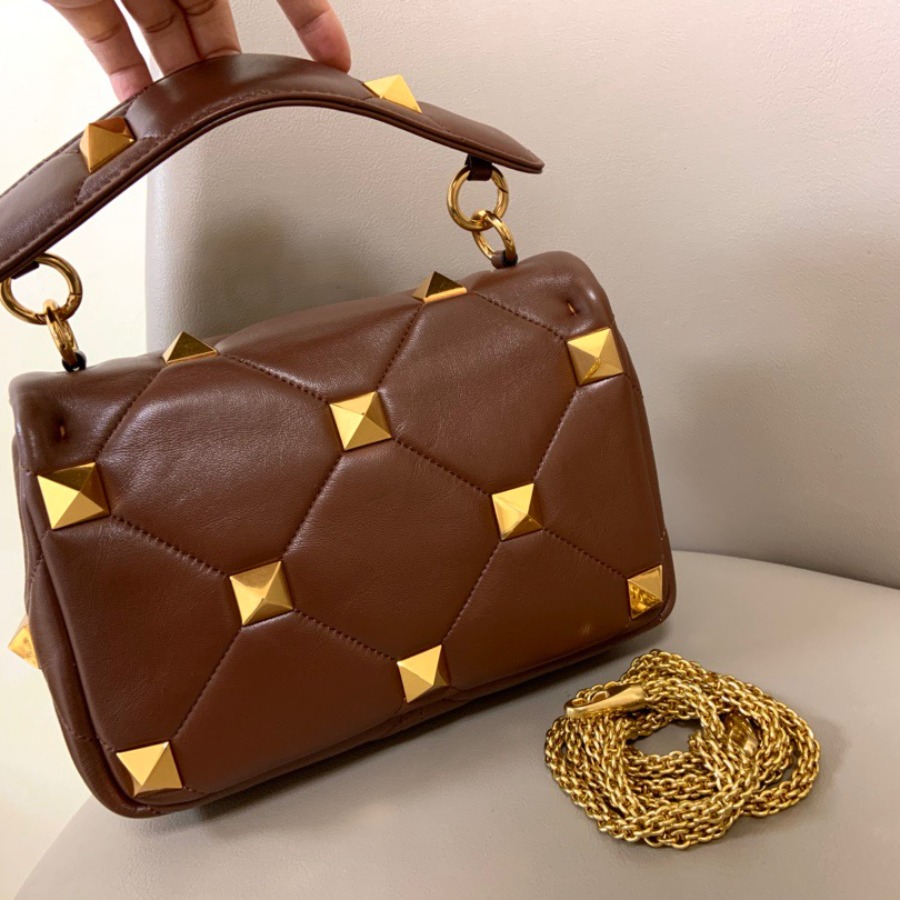MEDIUM ROMAN STUD THE SHOULDER BAG IN NAPPA WITH CHAIN, Valentino bag