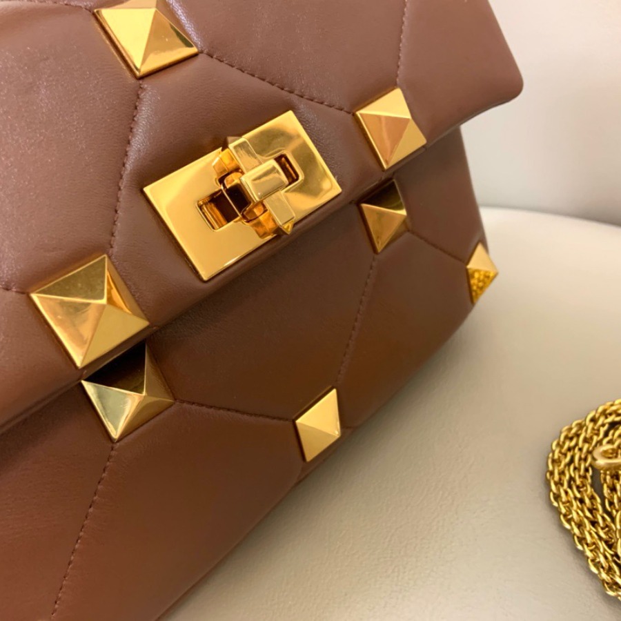 MEDIUM ROMAN STUD THE SHOULDER BAG IN NAPPA WITH CHAIN, Valentino bag