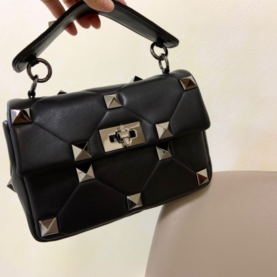 MEDIUM ROMAN STUD THE SHOULDER BAG IN NAPPA WITH CHAIN, Valentino bag
