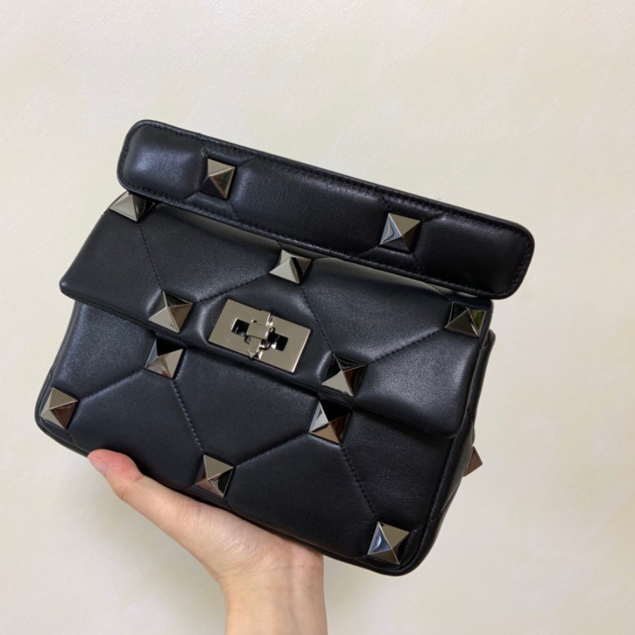 MEDIUM ROMAN STUD THE SHOULDER BAG IN NAPPA WITH CHAIN, Valentino bag