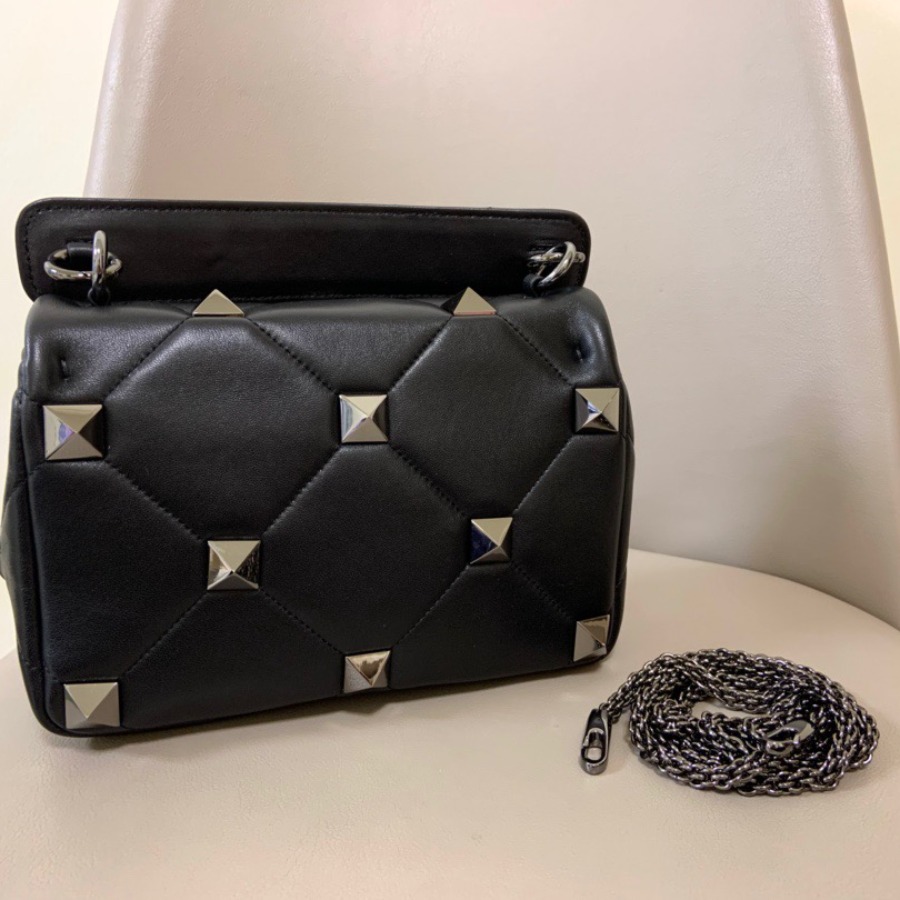 MEDIUM ROMAN STUD THE SHOULDER BAG IN NAPPA WITH CHAIN, Valentino bag