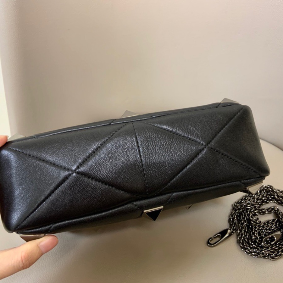 MEDIUM ROMAN STUD THE SHOULDER BAG IN NAPPA WITH CHAIN, Valentino bag