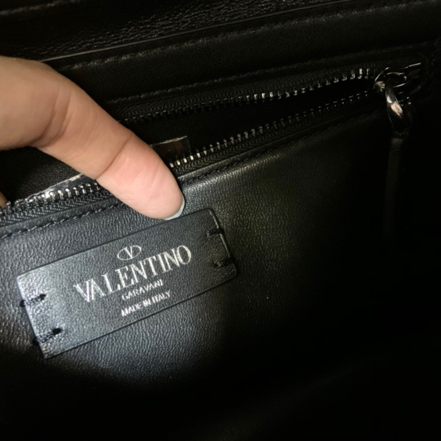 MEDIUM ROMAN STUD THE SHOULDER BAG IN NAPPA WITH CHAIN, Valentino bag