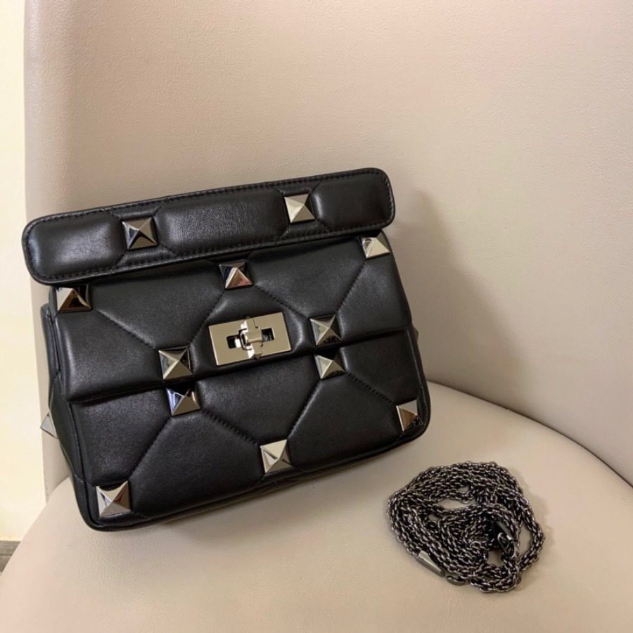 MEDIUM ROMAN STUD THE SHOULDER BAG IN NAPPA WITH CHAIN, Valentino bag