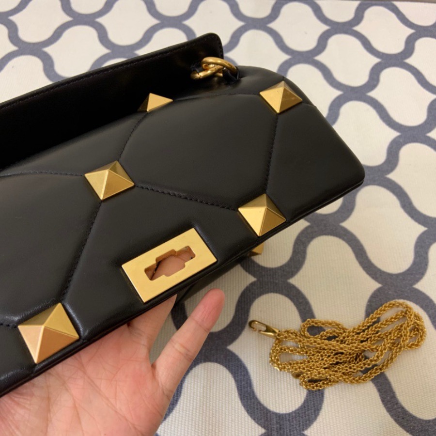 LARGE ROMAN STUD THE SHOULDER BAG IN NAPPA WITH CHAIN,  Valentino bag