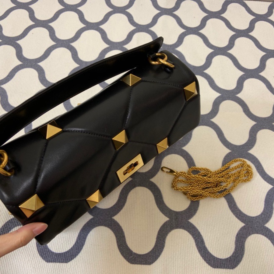 LARGE ROMAN STUD THE SHOULDER BAG IN NAPPA WITH CHAIN,  Valentino bag