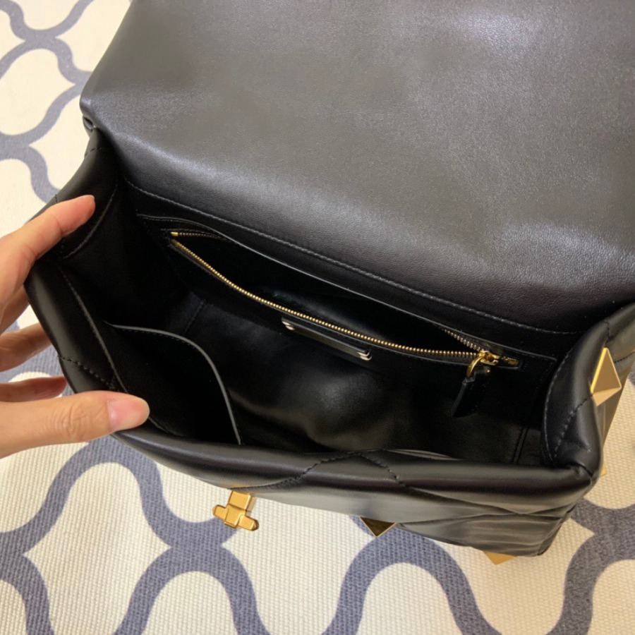 LARGE ROMAN STUD THE SHOULDER BAG IN NAPPA WITH CHAIN,  Valentino bag